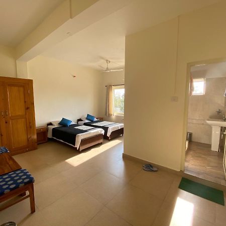 Zhim Zhim Guest House Bir  Bagian luar foto