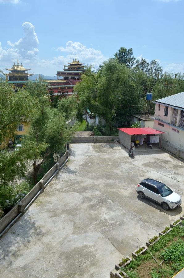 Zhim Zhim Guest House Bir  Bagian luar foto
